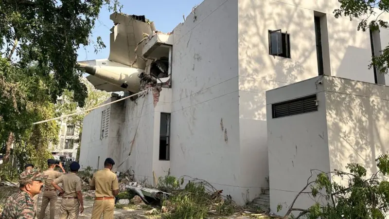 BREAKING REPORT Tragedy in the Skies: Air India Dreamliner Crashes in Ahmedabad, Over 200 Feared Dead