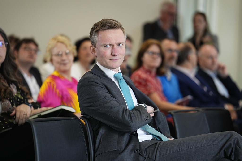 Minister Torsten Bell Refuses Tax Speculation, Stresses UK’s Role in Ukraine Peace Efforts