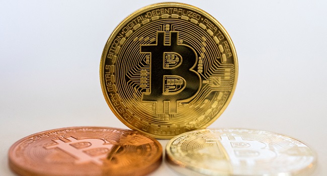 Bitcoin Drops Nearly 2% to $93,684 Amid Market Sell-Off